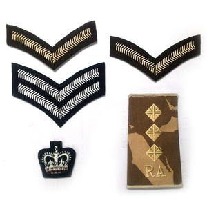 Gros Chevron Rang Brodé À La Main Or Bullion Feuille D'érable avec Rayures Cérémonial Chevron Patch Insigne Uniforme Accessoire - Product Image 1