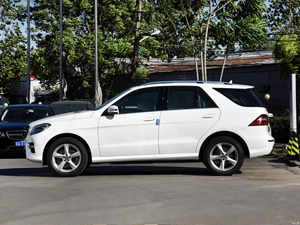 SUV de lujo usado en excelentes condiciones de 2024 combina un rendimiento potente, un diseño elegante y tecnología avanzada. - Product Image 6