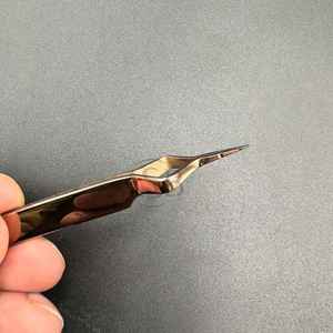 Nouvelle pince à épiler en acier inoxydable durable avec logo personnalisé et pointe précise pour l'isolation et l'application des cils - Product Image 6