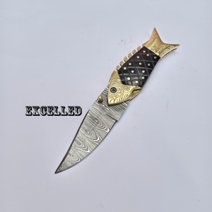 Couteau à poisson de poche pliant en acier damas durable et personnalisé pour camping en plein air Couteaux de chasse et de survie EDC - Product Image 2
