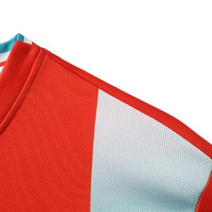 Ensembles d'uniformes de football de conception personnalisée de haute qualité fabriqués en usine avec une coupe parfaite en gros tenue de football professionnel à faible taux - Product Image 5