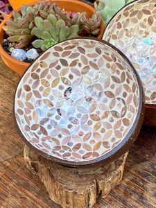 Elegante Tazón de Mosaico de Concha de Coco y Bambú |   Mesa Multiusos para Servir Alimentos, Decoración, Tazón de Laca Pintado a Mano, Hecho a Mano - Product Image 4