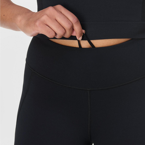 Pantalones cortos deportivos personalizados para gimnasio y entrenamiento para mujer, color negro genuino, sin costuras, de cintura alta, elástico, sólido, de compresión ajustable - Product Image 2