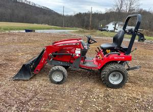 Tractor agrícola Massey Ferguson GC1705 con cucharón de cargador, 280hrs 4x4, motor diésel de 22HP, toma de fuerza 540, enganche de 3 puntos, envío gratis - Product Image 4