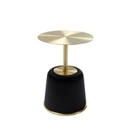 Achetez la table basse en métal moderne de qualité standard Table basse conçue à la mode de forme ronde disponible au prix le plus bas