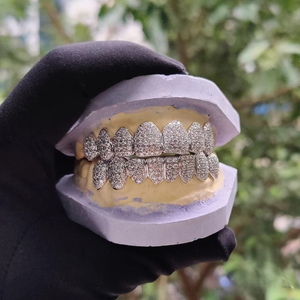 Personnalisé 925 Sterling Silver Glacé Grillz Diamant Dents Haut et Bas Ensemble Hip Hop Bling Rappeur Style Bijoux pour Hommes et Femmes - Product Image 1