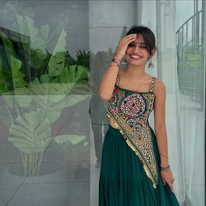 Diseñador de lujo ESPEJO TRABAJO Lehenga Choli con trabajo pesado Ideal Compromisos para bodas y celebraciones Fiesta nupcial Desgaste - Product Image 4