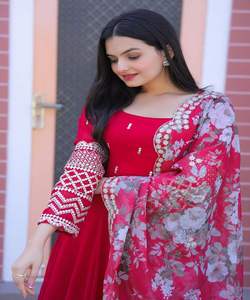 Robe de soirée en georgette de soie avec broderie et dupatta - Product Image 2