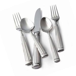 Elegante juego de cubiertos de acero inoxidable de estilo americano, ecológico, de alta calidad, 5 uds. De plata con asas acanaladas para fiestas - Product Image 1
