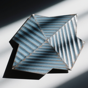 Piezas de soldadura de corte láser CNC personalizadas HKAA, productos de estampado para piezas de Metal rayadas decorativas - Product Image 1