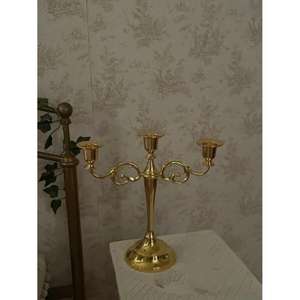 Candelabro de Latón de Lujo al por Mayor, 3 Brazos, Dorado, Decoración de Mesa para Bodas, Último Modelo de Candelabro para Velas, Artesanía en Metal - Product Image 3