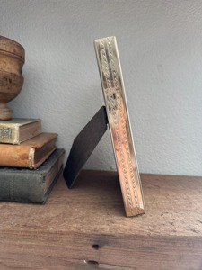 กรอบรูปโลหะสีเงินคลาสสิกการออกแบบที่สะอาดและเรียบง่ายเหมาะสำหรับห้องนั่งเล่นห้องนอนสำนักงานตกแต่งหรือของขวัญ - Product Image 2