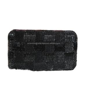 Pochette de travail élégante brodée et perlée pour femmes et filles vente chaude dans le golfe arrivée à bas prix - Product Image 1