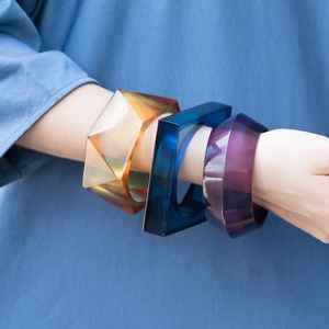 Brazaletes de resina multicolores personalizados al por mayor, pulseras en forma de corazón/Número/Flor, regalos de aniversario de boda a la moda - Product Image 4