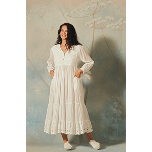 Vestido de Fiesta AMVI Blanco con Encaje, Cuello Halter, Volantes y Lazo Decorativo, Tallas XS-XXL, Largo Maxi, Suministro ODM, Forro de Spandex a Rayas y Liso - Product Image 1