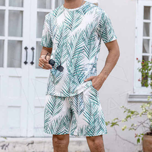 Conjunto de dos piezas de verano para hombre personalizado OEM Camiseta de algodón transpirable y pantalones cortos sublimados para mayor comodidad - Product Image 6