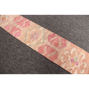 Tapis turc vintage, tapis Herki 1,6x7,9 pieds, tapis géométrique rose et vert - Product Image 4