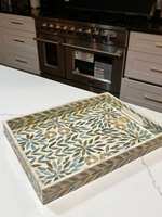 Plateau de service de luxe en rotin tressé avec incrustation de nacre, motif végétal, base en bois décorative, panier tissé