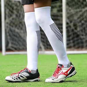 Chaussettes hautes de football au genou pour adultes Spandex/Nylon/Coton absorbant la sueur et antibactérien Commandes en gros du fournisseur d'usine - Product Image 3