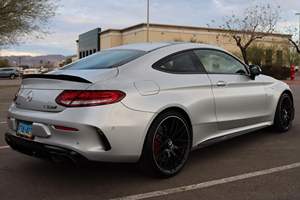 รถยนต์เมอร์เซเดส-เบนซ์ AMG C63 S ซีดาน ปี 2019 สภาพดีเยี่ยม วิ่งเพียงประมาณ 17,800 ไมล์ เครื่องยนต์เทอร์โบ V8 503 แรงม้า ภายในสีเข้ม ไมล์น้อย ล้อแม็ก R19 - Product Image 3