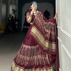 Hermoso Lehenga choli Con Impresión Digital Con Lagadi Patta - Product Image 1