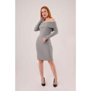 Vestido Midi de Punto Acanalado con Cuello Madonna para Mujer, Color Gris - Cómodo y Elegante Vestido de Manga Larga para Otoño - Product Image 1