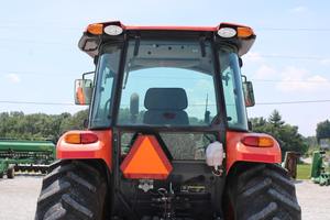 2017 para Kubota M7060 Mini Tractor 4WD 20HP Motor con 40HP Bombas Caja de cambios y componentes de rodamiento - Product Image 3