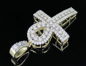 Colgante Unisex de Plata de Ley Chapado en Oro con Símbolo de Cruz Religiosa y Diamantes de Moissanita VVS1-VVS2 de 1 Quilate para Cualquier Ocasión - Product Image 3