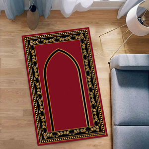 Alfombra de Oración Roja: Elegante Alfombra con Diseño Islámico Dorado Impreso, con Pelo Suave - Product Image 4