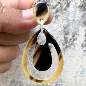 Pendiente de cuerno de vaca pulido brillante al mejor precio, forma única hecha a mano, excelente acabado, ecológico, embalaje personalizado, nuevo cuerno de amor - Product Image 1