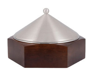 Marmite de luxe en métal plaqué or avec support en bois Casserole de designer de forme ronde pour les repas de luxe et le réchauffement des aliments à son meilleur - Product Image 4