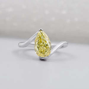 Anillo de Boda de Oro Blanco con Diamante Amarillo en Forma de Pera, Colección de Anillos de Diamantes Elegantes - Product Image 1