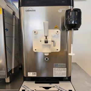 Suministro constante de la máquina de batidos Carpigiani 161 K SP con licuadora integrada - Product Image 2