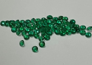 Lot d'émeraudes zambiennes naturelles calibrées de qualité supérieure AAA+, forme ronde de 3 mm, couleur vert vif, certifiées IGI, Sadiya International - Product Image 4