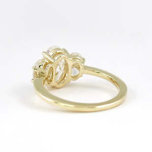 Bague de fiançailles en argent sterling 925 avec moissanite ronde taille brillant, trois pierres, style vintage, sertie à griffes, bijoux durables pour femmes - Product Image 3