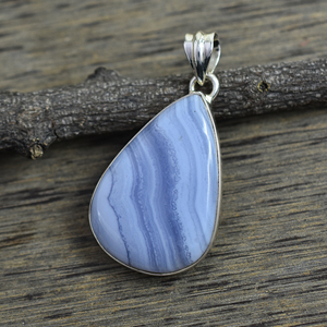 Collier en argent sterling 925 massif avec pendentif en agate bleue en dentelle faite à la main, style bohème, 3 grammes - Product Image 1