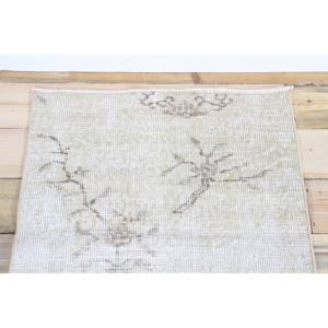 Tapis turc vintage, petit tapis de 2,1 x 3,9 pi (63 x 120 cm), tapis en laine beige à motifs floraux - Product Image 4