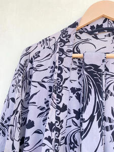 Kimono de seda blanco y negro para mujer 100% seda de secado rápido y suave tamaño libre para la temporada - Product Image 2