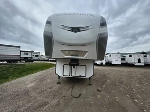 Roulotte de camping en aluminium Keystone A-v-a-l-a-n-c-h-e 372MB d'occasion 2022 pour l'extérieur - Product Image 4