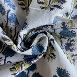 Tela de Algodón Estampada a Mano con Diseño Floral Vertical Blanco, Estilo Indo-Europeo con Rayas Botánicas - Product Image 1