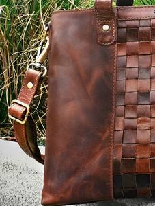 Bolso de Hombro Tipo Tote Trenzado de Cuero Marrón Tejido para Mujer, Estilo Vintage, con Patrón de Caramelo, Cierre de Cremallera y Correa Única - Product Image 5