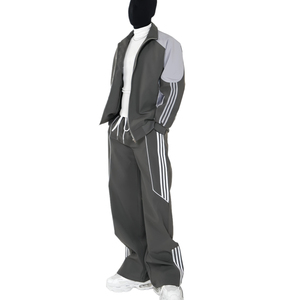 Ensemble survêtement homme de haute qualité avec veste imperméable à rayures latérales et pantalon droit - Product Image 2