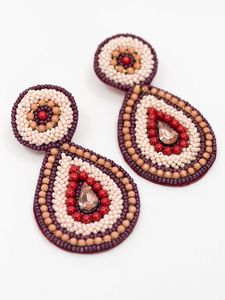 Pendientes vibrantes hechos a mano con cuentas y costuras - Product Image 5
