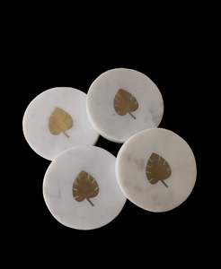 Sous-verres en marbre et laiton pour café et boissons Sous-verres en pierre élégants avec bord en laiton pour une utilisation de fête de Noël - Product Image 1