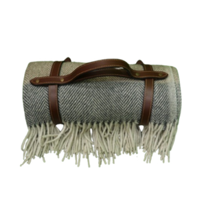 Manta de lana de espiga a rayas en marrón y carbón suave, cálida y elegante - Product Image 1