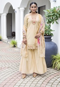 Vente en gros Haut de fête formel en rayonne multicolore pour femmes avec design plaqué et imprimé Short de travail Kurti - Product Image 5