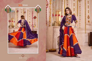 Collection de robes de bal multicolores de créateur pour Navratri Chaniya Choli en dentelle brodée avec ceinture Longueur au sol Robes imprimées Garba - Product Image 5