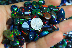 Pierres précieuses de Cabochon d'opale noire éthiopienne-Welo Loose Multi Fire Black Opal Gems-Pierres polies étonnantes d'Ethiopie - Product Image 3
