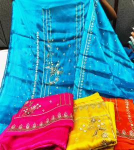 Beaux costumes indiens non cousus brodés à la main pour les femmes pour les fêtes de style traditionnel - Product Image 1