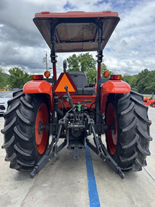 Nuevo Kubota M7060 con cargador en venta, disponible ahora. Tractor agrícola de alta resistencia premium con motor potente. - Product Image 3